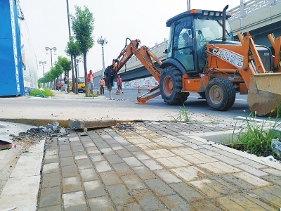 工程管理亂象 為方便出行破壞人行道