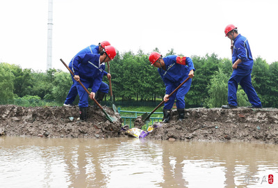 中國(guó)五冶集團(tuán)陸翔路項(xiàng)目工地舉行防臺(tái)防汛搶險(xiǎn)演練，筑牢道路建設(shè)安全防線